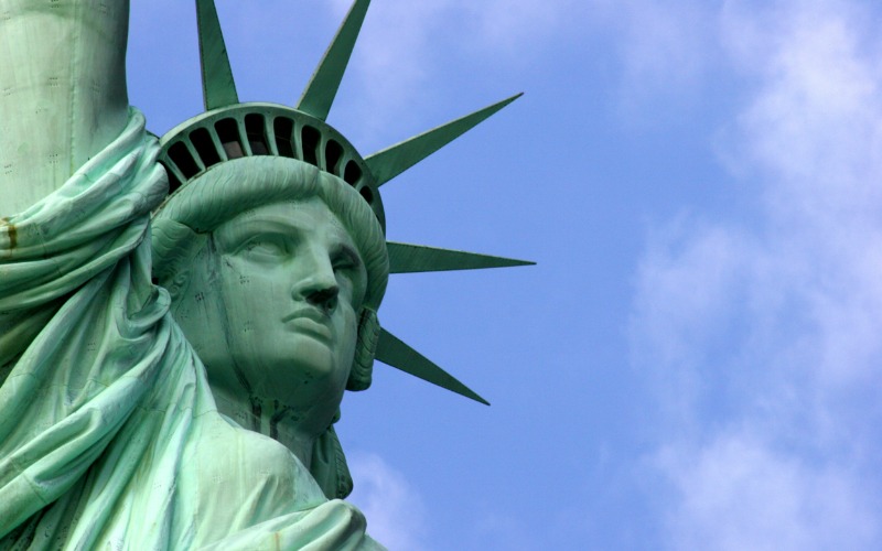¿Por qué las estatuas adquieren un color verdoso? | DKV Seguros